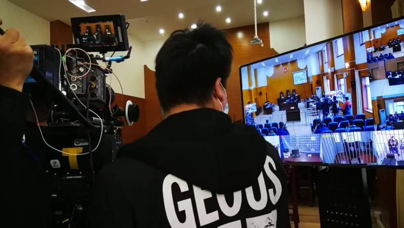 AI生成VS人工创意——中山广告片拍摄公司的技术浪漫主义实践